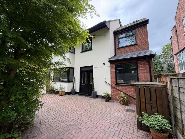 House for sale in Georgia, Greater Manchester