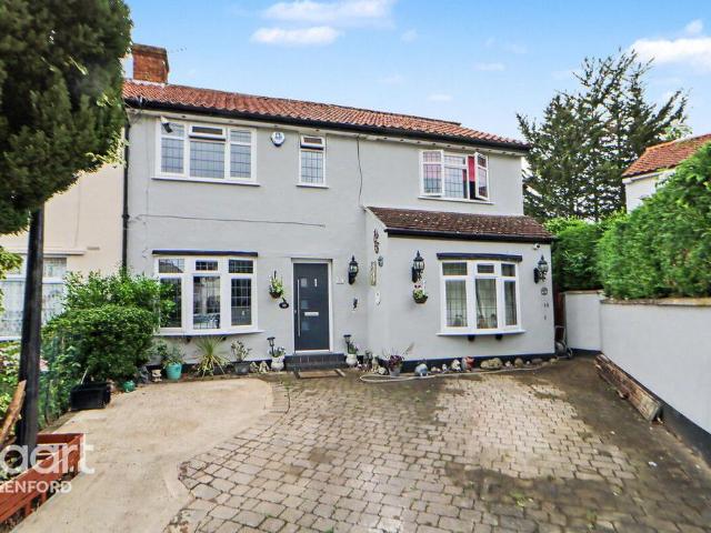 House for sale in London Borough of Ealing, Greenford