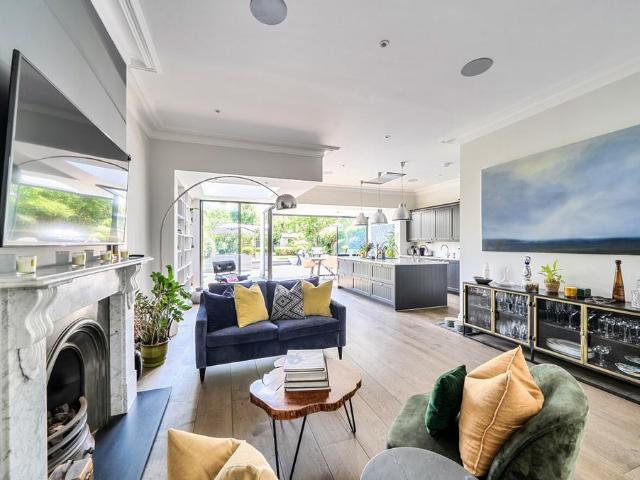 House for sale in Cricklewood, Greater London