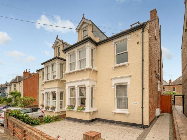 House for sale in Friern Barnet, Greater London
