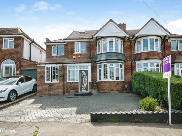 House for sale in Halesowen, West Midlands