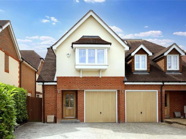 House for sale in Beaconsfield, Forty Green