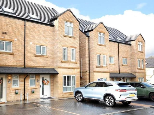 House for sale in Bailiff Bridge, West Yorkshire