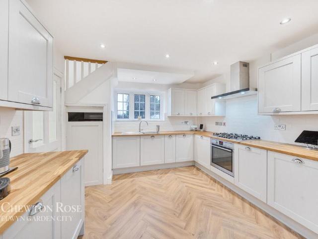 House for sale in Napsbury Park, Five Acres