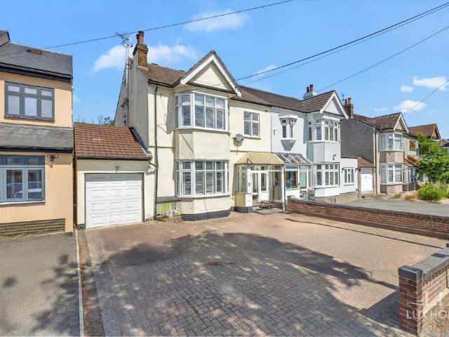 House for sale in Gidea Park, Greater London