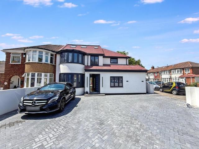 House for sale in Yeading, Greater London