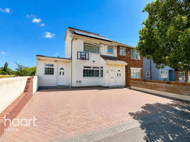 House for sale in Yeading, Greater London
