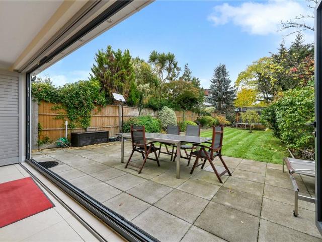 House for sale in Golders Green, Greater London