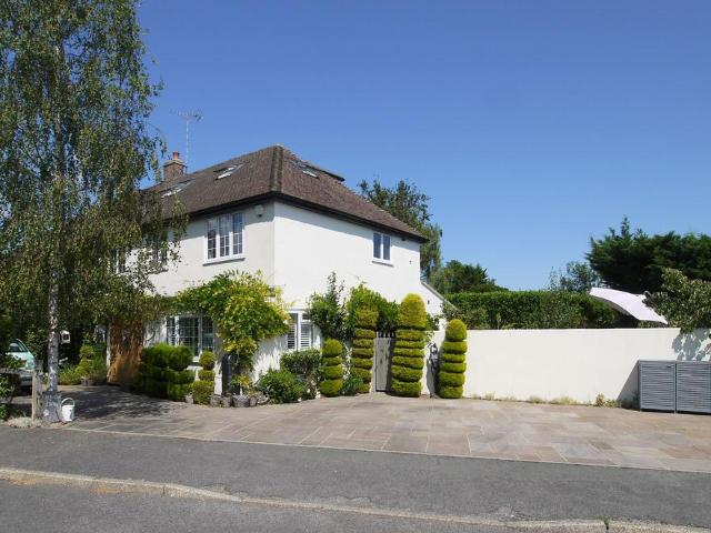 House for sale in The Butts, Kent