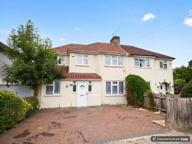 House for sale in Harrow Weald, Greater London