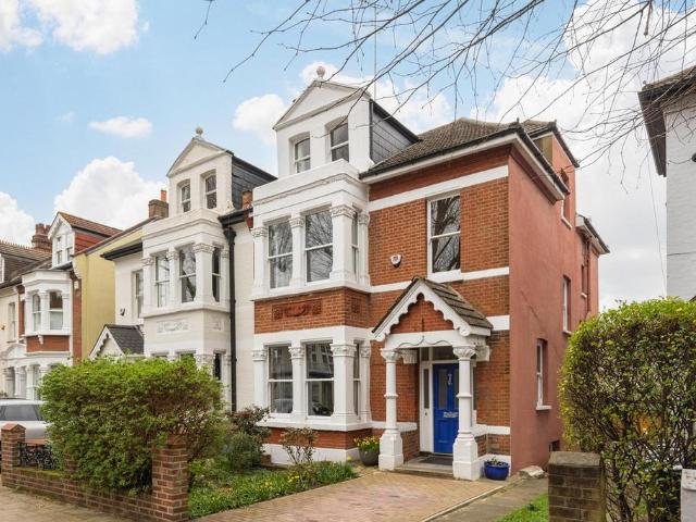 House for sale in London Borough of Hounslow, Strand