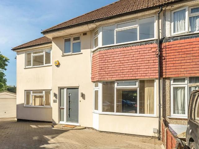 House for sale in New Denham, Denham