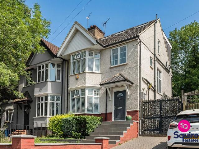 House for sale in Mill Hill, Greater London