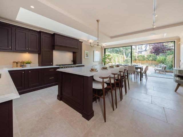 House for sale in Brondesbury, Greater London