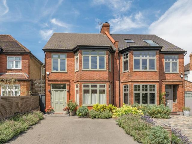 House for sale in Brondesbury, Greater London