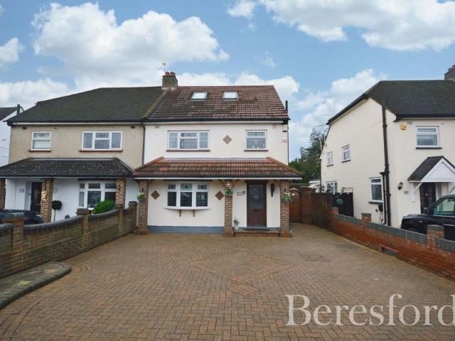 House for sale in Gidea Park, Greater London