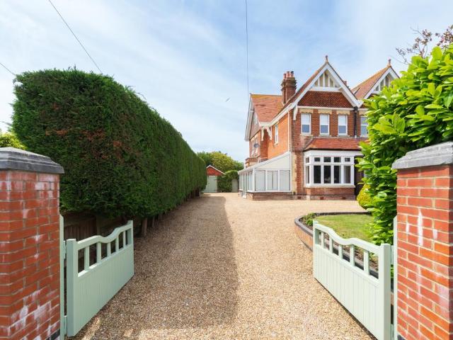 House for sale in Lee-on-the-Solent, Middlecroft