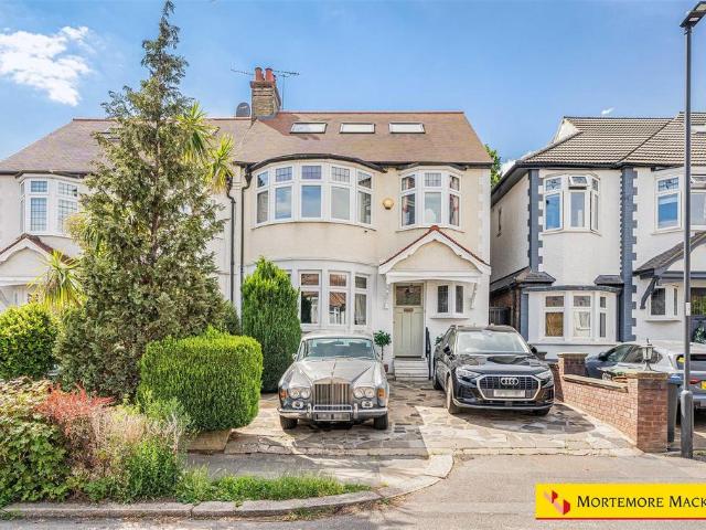 House for sale in Winchmore Hill, Palmers Green