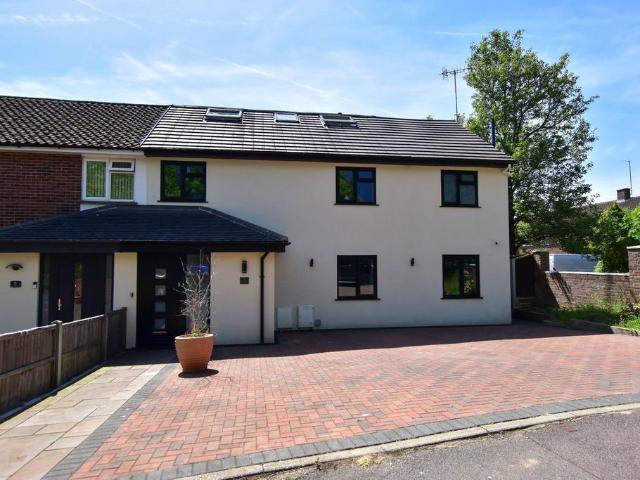 House for sale in Otterspool, Bushey