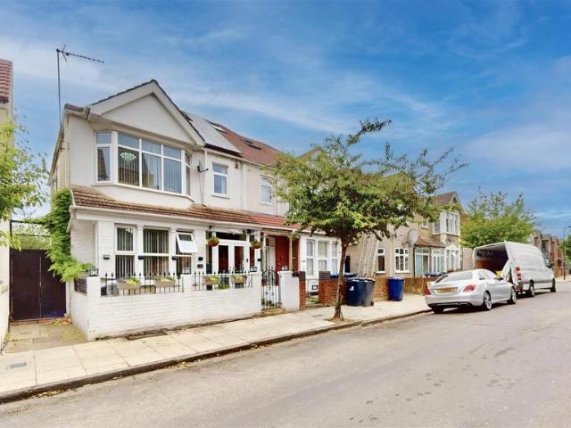 House for sale in London Borough of Ealing, Greater London