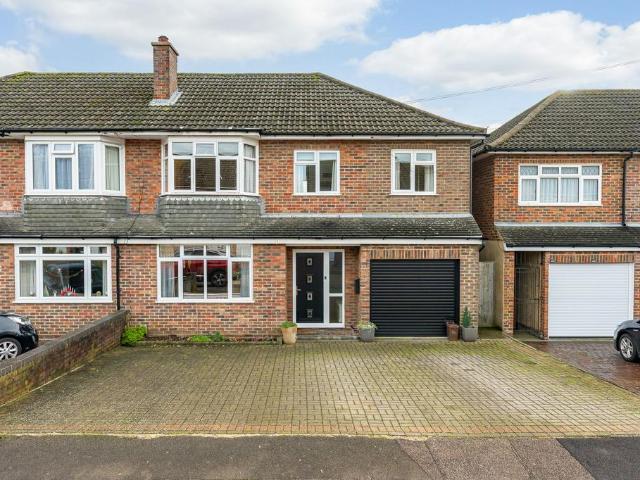 House for sale in Kings Hill, Colliers End