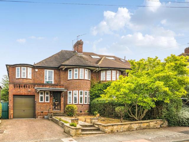 House for sale in Temple Fortune, Greater London