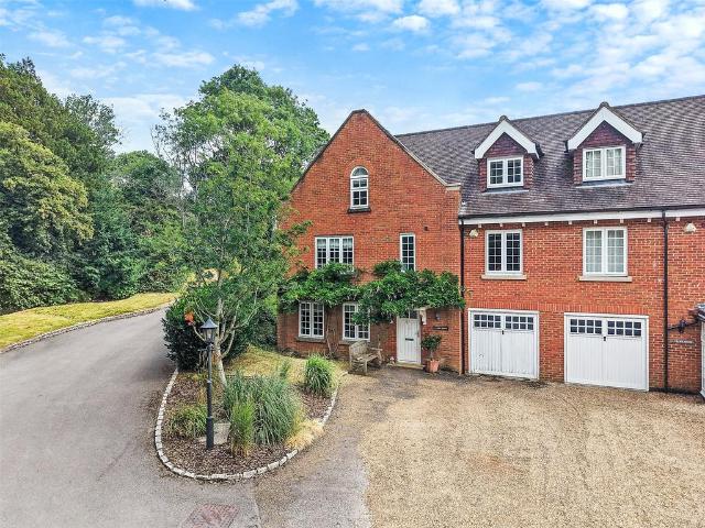 House for sale in Pachesham Park, Surrey
