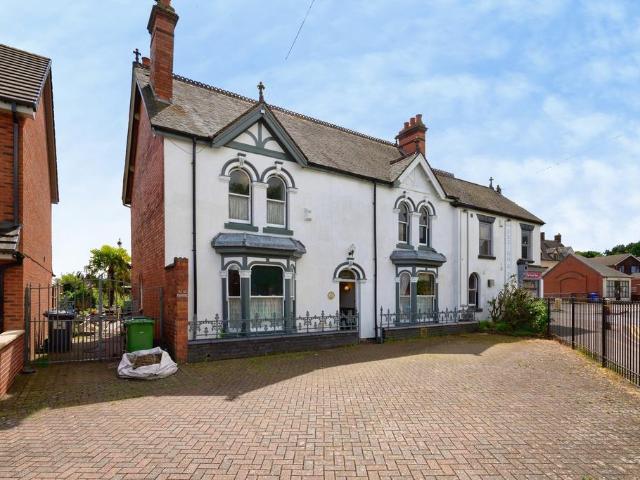 House for sale in Landywood, Great Chatwell