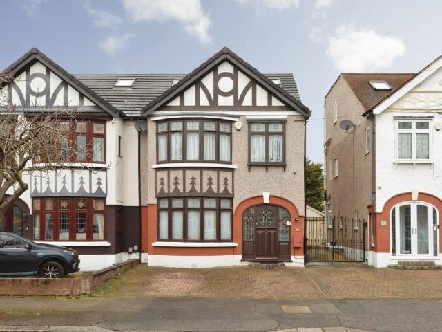 House for sale in Gants Hill, Greater London