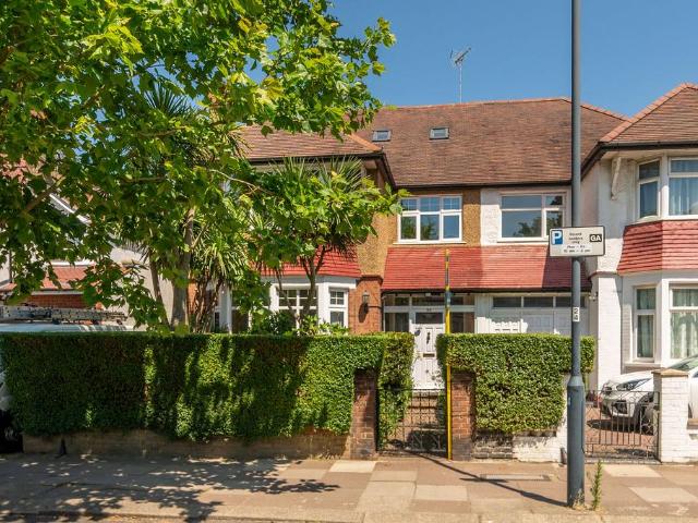 House for sale in Cricklewood, Greater London