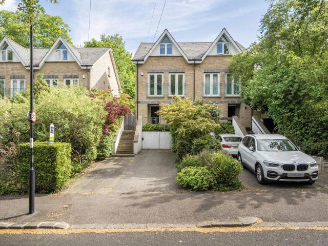 House for sale in London Borough of Croydon, Sanderstead