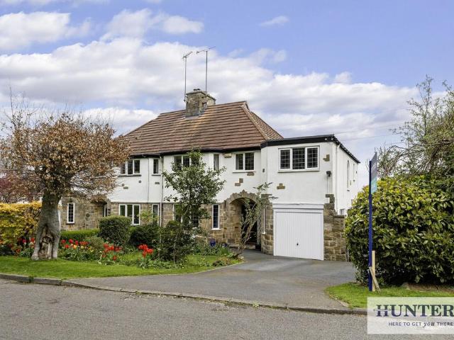 House for sale in Tranmere Park, Guiseley