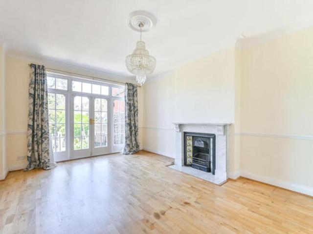 Farm for sale in Brondesbury, Greater London