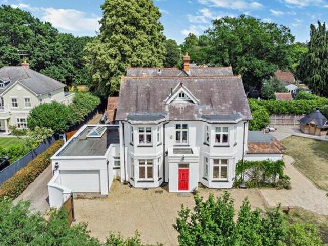 House for sale in Ascot
