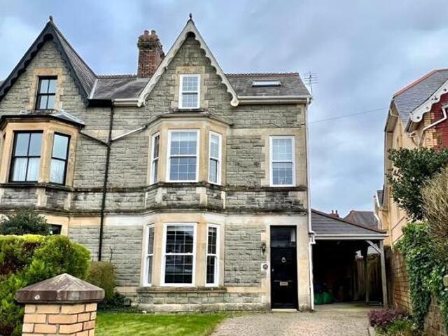 House for sale in Mid Glamorgan, Cymru / Wales