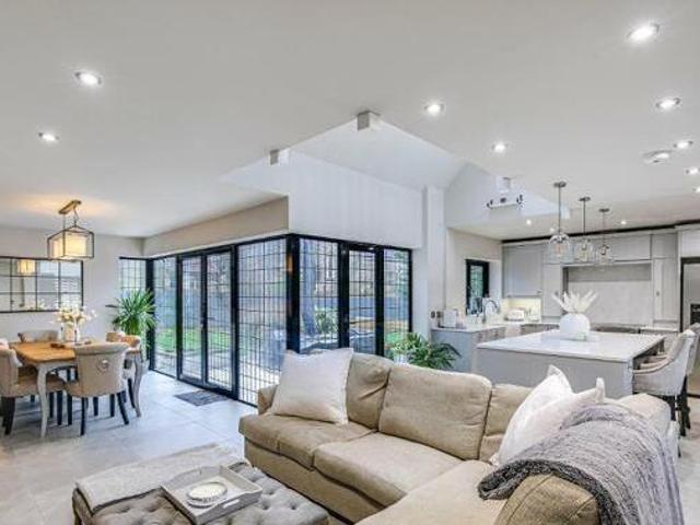House for sale in Hillview, Surrey