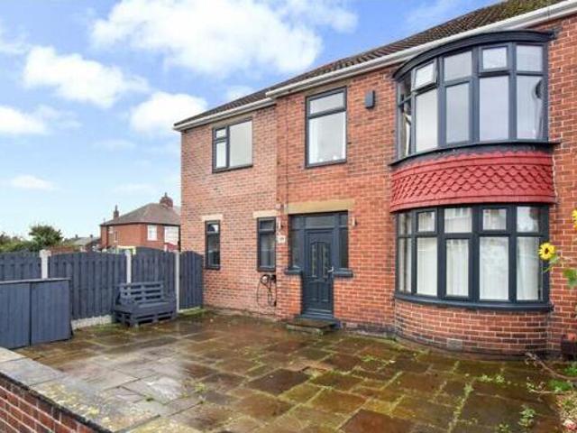 House for sale in Hanging Heaton, Dewsbury