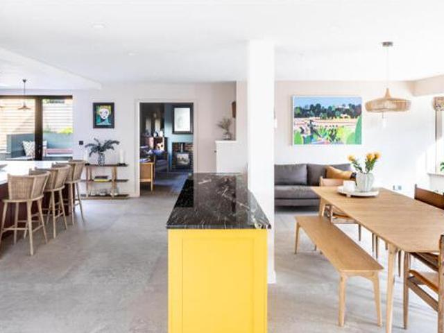 House for sale in Fole, Surrey
