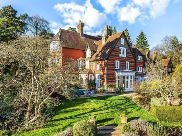House for sale in Fole, Surrey