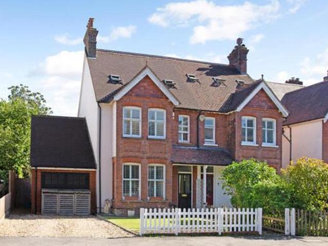 House for sale in Hatching Green, Five Acres