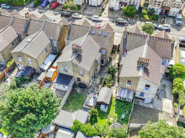 Farm for sale in Alton Barnes