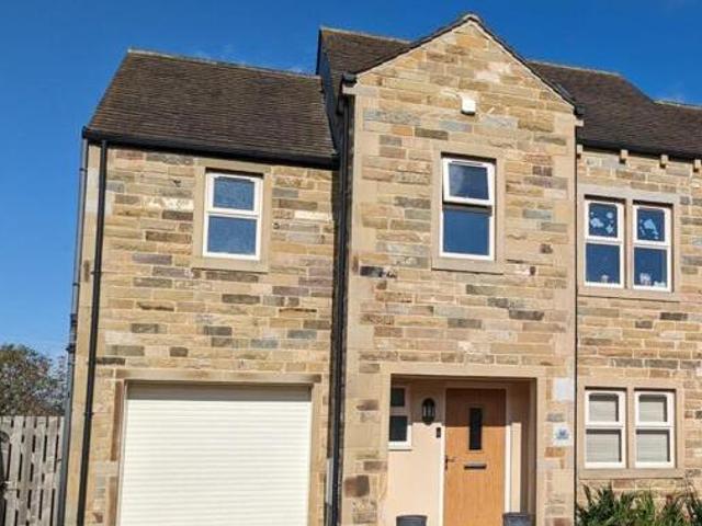 House for sale in Huddersfield, West Yorkshire