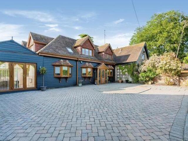 House for sale in Luton