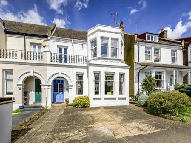 House for sale in New Malden, Greater London
