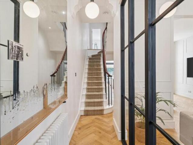 Property for sale in Cat Hill