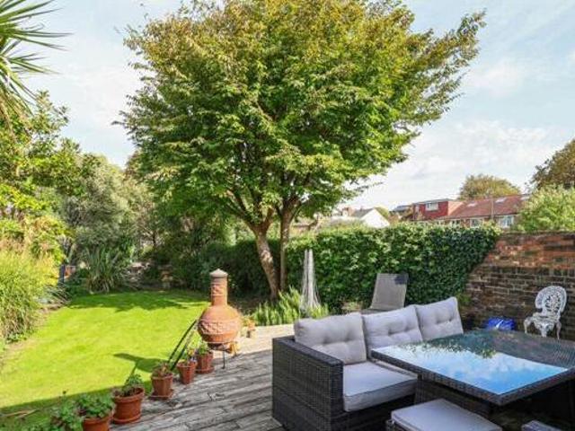 House for sale in Isleworth, Greater London