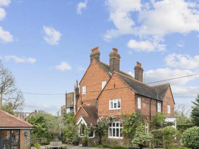 House for sale in Little Stanmore, Greater London