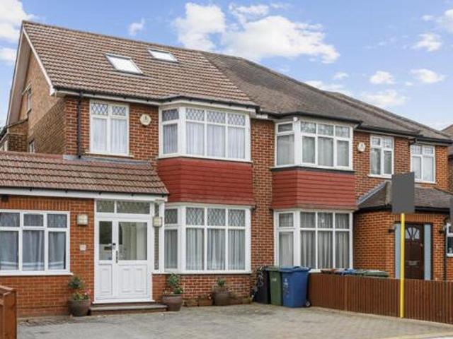 House for sale in Little Stanmore, Greater London