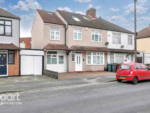 Semi Detached House for sale in Walthamstow Semi Detached House for sale in Walthamstow