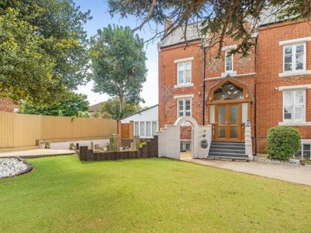 House for sale in Uxbridge, Greater London